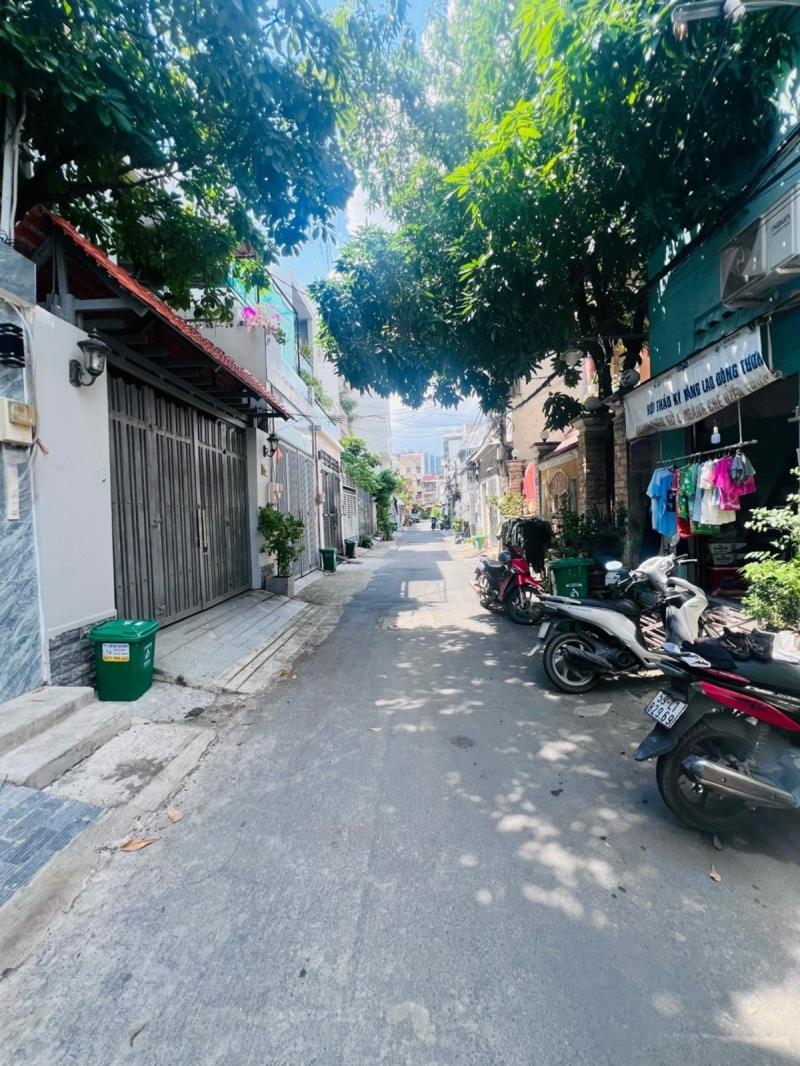 Biệt thự 2 tầng và dãy trọ 8.p – đường số 10 lý phục man – q.7 – dt: 17*25m (414m2) – 32 tỷ - 2