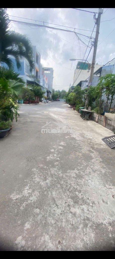Bán nhà  sổ hồng riêng, hẻm xe hơi, giá rẻ.