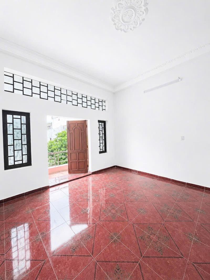 Phòng rộng ban công thoáng mát | gần đại học công thương |