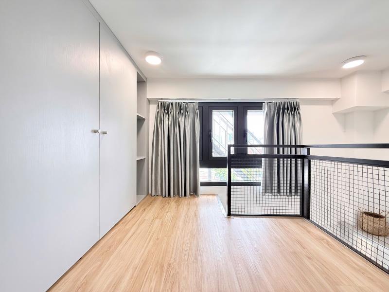 Cho thuê căn hộ duplex (gác) cửa sổ trời gần đại học uef nguyễn cữu vân bình thạnh - 3