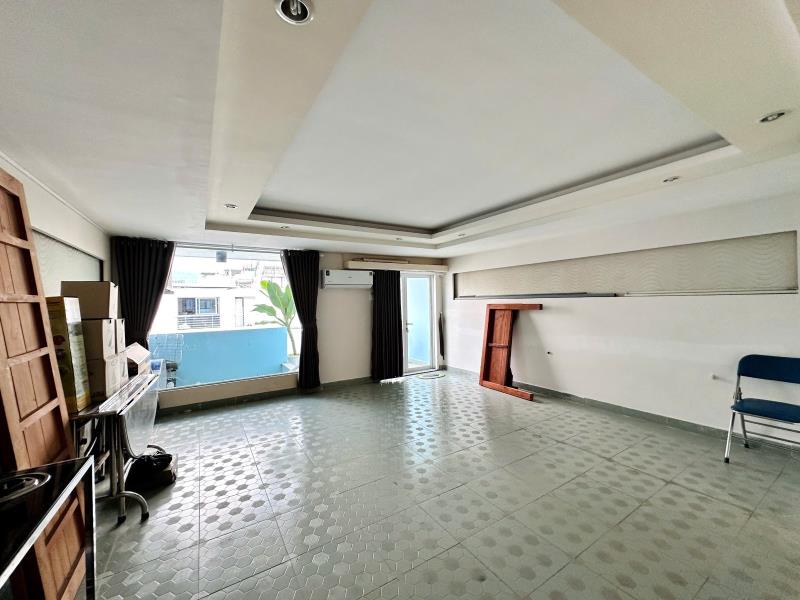 Phòng trọ cao cấp giá rẻ với diện tích rộng 35m2 có ban công riêng, máy lạnh đường gò ô môi q7 sát phú mỹ hưng - 2