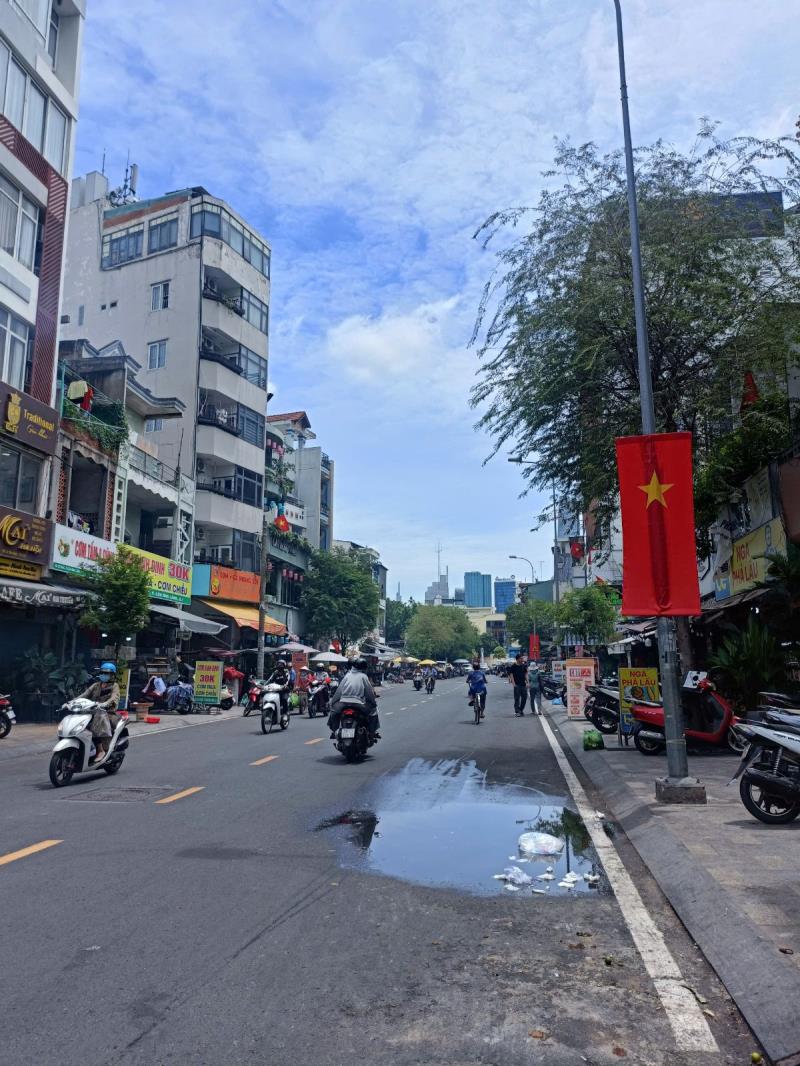 Nhà mặt tiền ngang 4,3x16m đường cô bắc, quận 1 giá chỉ 23 tỷ