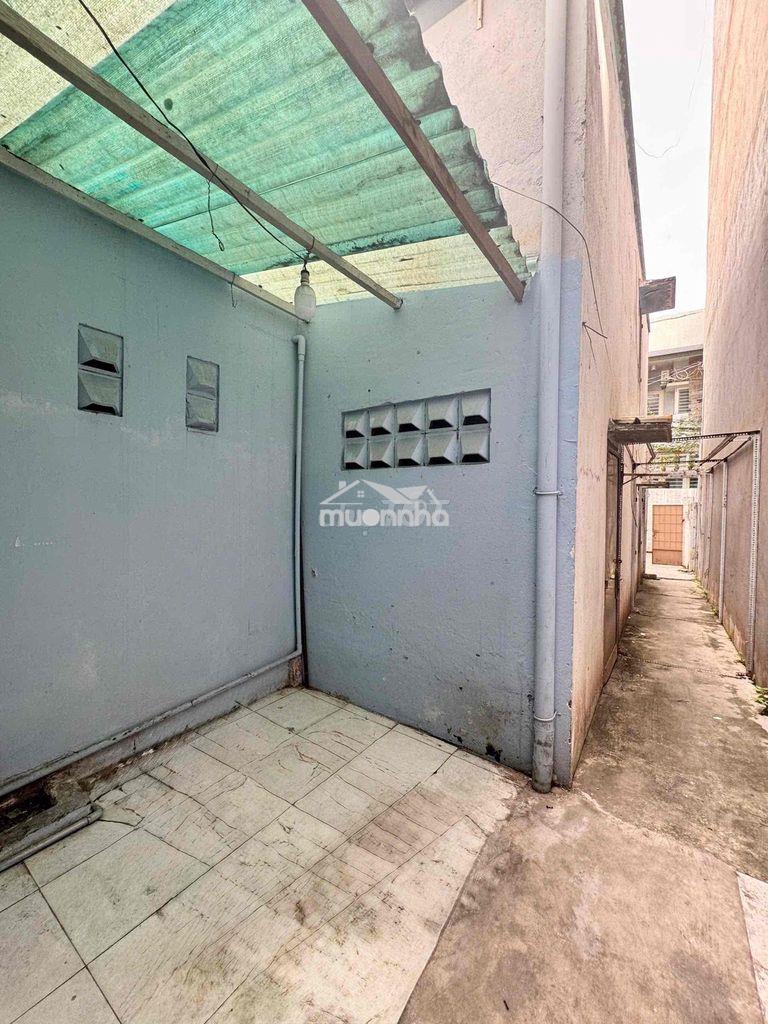 Cho thuê nhà nguyên căn có sân trước nhà gác đúc đứng được 35m2 giá re - 4
