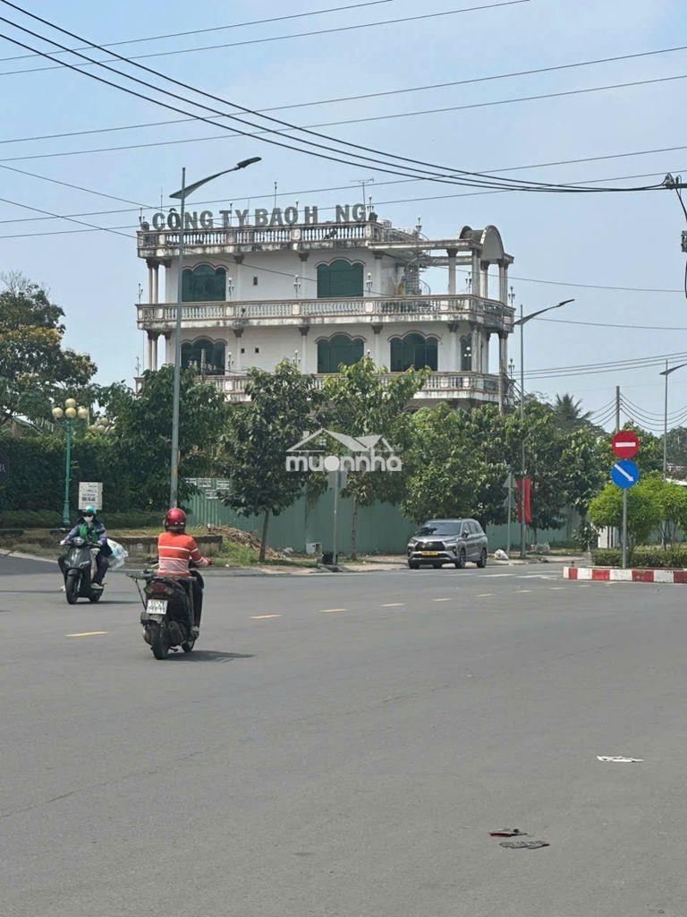 Cho thuê nhà 3 tầng mặt tiền tạ quang bửu, giá thuê 40tr/tháng