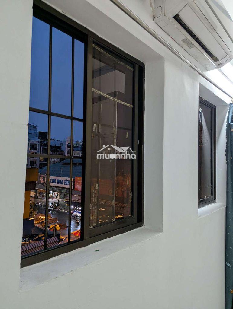 Phòng trọ ngay trung tâm quận 5, view mặt tiền lầu 2, giá 2.5- 4tr - 2