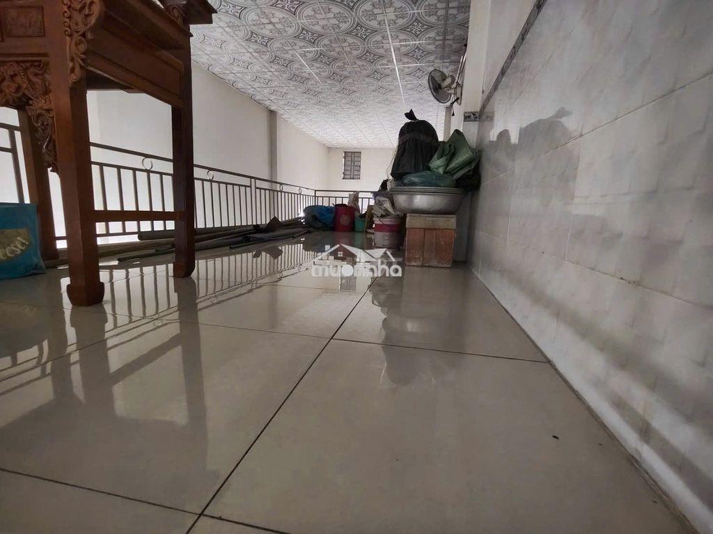 Bán nhà cấp 4 có gác lửng cách nguyễn đức thuận chỉ 50m giá 2ti2 - 4