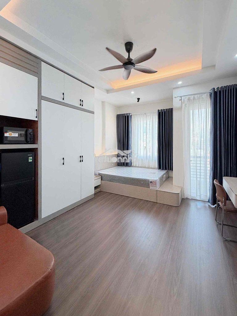 Cho thuê căn hộ mới tinh — ban công — thang máy — ngay tại quận 1 - 2