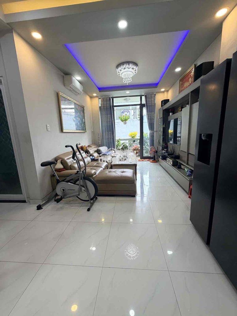Q5 c/c hùng vương lầu 2 , sát bên bv đại học y dược , nhà mới ken ở ng - 3