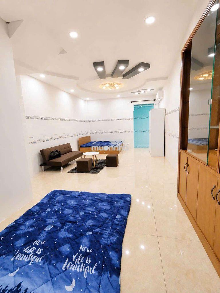 Căn hộ 1 phòng ngủ tách bếp, có sân sau