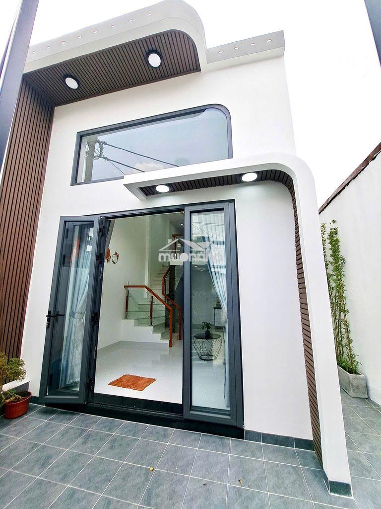 Nhà gần trường cđ giao thông vận tải hcm, dt 5.4x18m xây 2 tầng 4pn