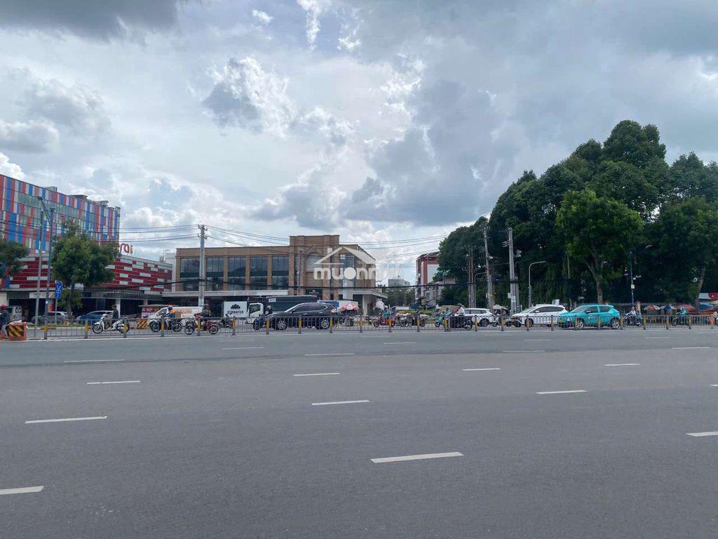 Cho thuê 25m ngang(1000m) mặt tiền đoạn bùng binh cộng hòa siêu đẹp - 3