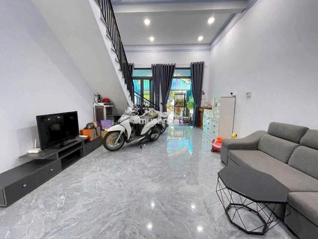 Nhà trệt lầu sổ sẵn đường nhựa rộng , kết cấu 3pn, sân đậu ô tô  - 3