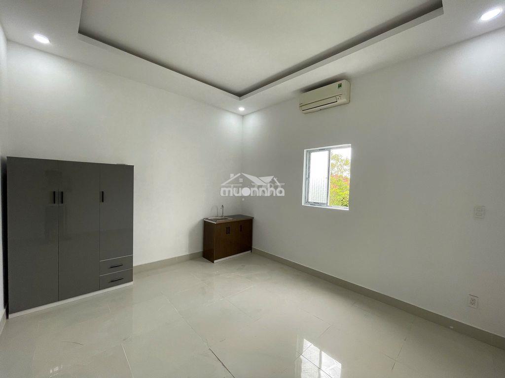 Giáp q7 - phòng view công viên thoáng mát wc riêng , rộng 40m2 - 4