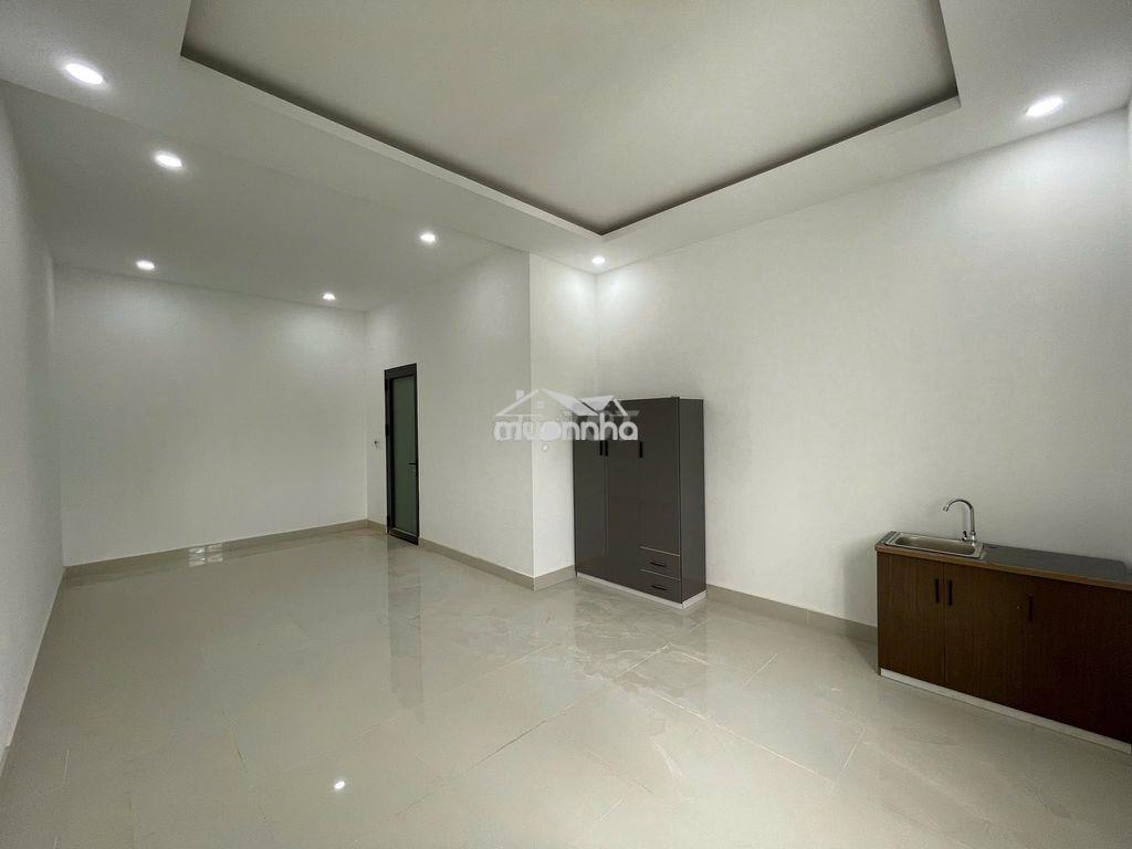 Giáp q7 - phòng view công viên thoáng mát wc riêng , rộng 40m2 - 3