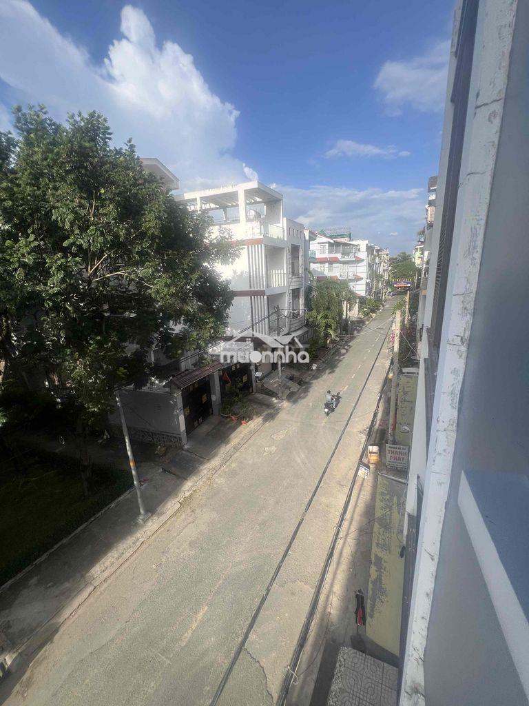 Cho thuê nhà mặt tiền đối diện công viên kdc bình phú - 4