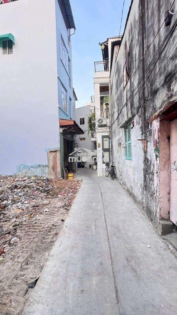 Đất trống hẻm lạc long quânf10. dt: 5,7x9 hẻmthôngra 40 trần văn quang