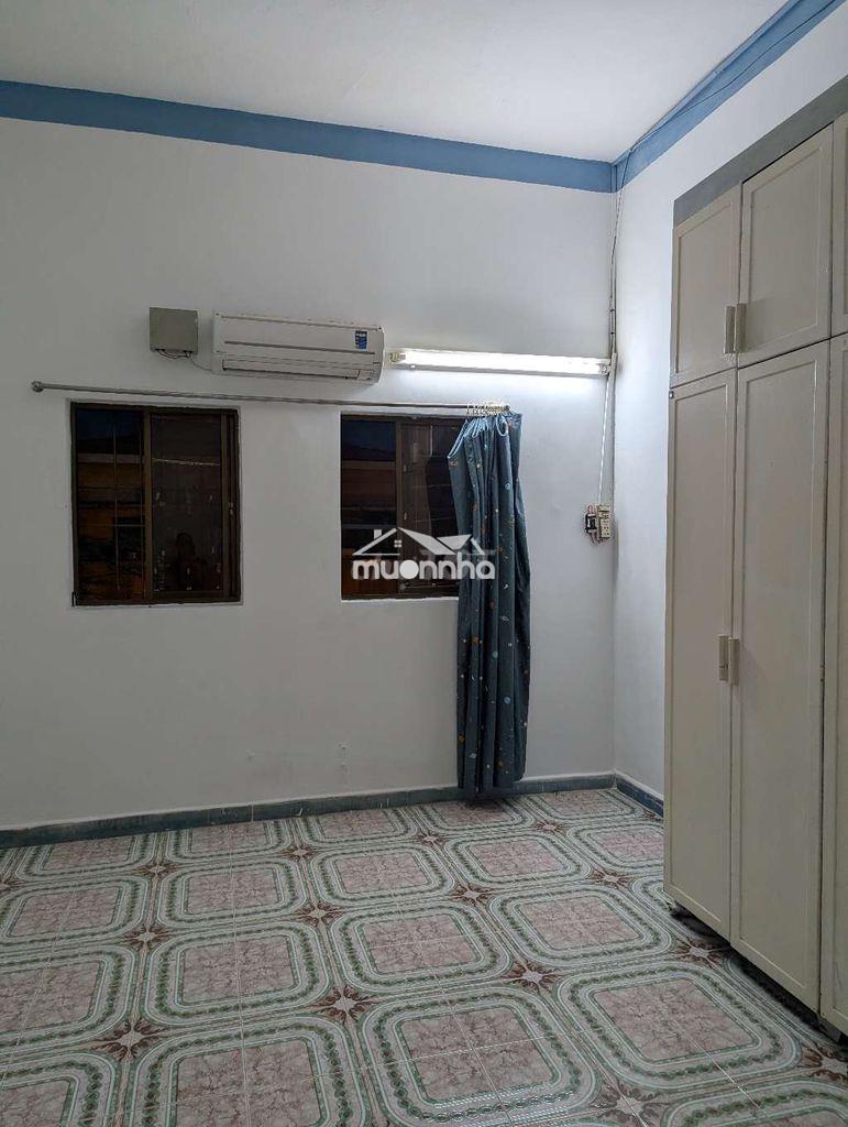 Phòng trọ ngay trung tâm quận 5, view mặt tiền lầu 2, giá 2.5- 4tr