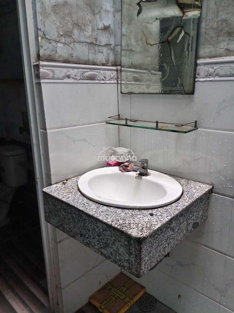 Nhà cho thuê
4x19
2 phòng ngủ
dưới đất trống suốt
hẻm 6m - 4