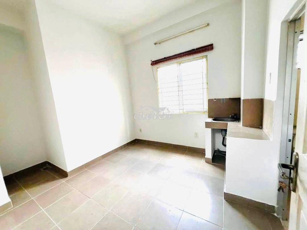 Cho thuê nhà góc 2 mặt hẻm tô hiến thành, q.10 - 21 phòng - 4