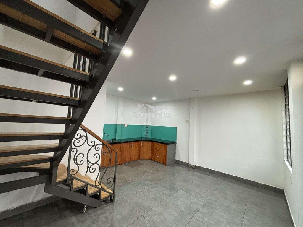 Nhà trệt lầu dt sàn 50m2 hẻm xe hơi shr gần hoàng diệu 2 - 3