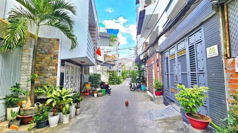 Cho thuê nhà 2 lầu 4phòng hẻm đường số tân quy. giá 17triệu/tháng