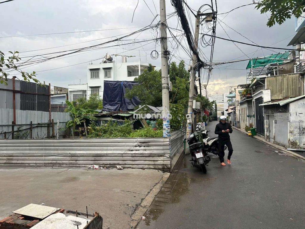 Đối diện với van phuc - 4
