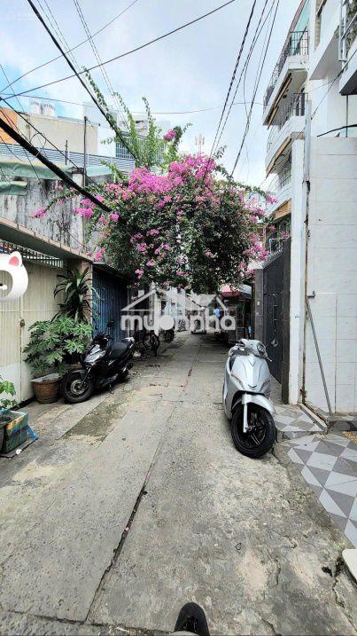 Nhà gần hẻm ô tô 60 lý chính thắng, q3. dt:27m2. trệt 2 lầu. 4,2 tỷ tl