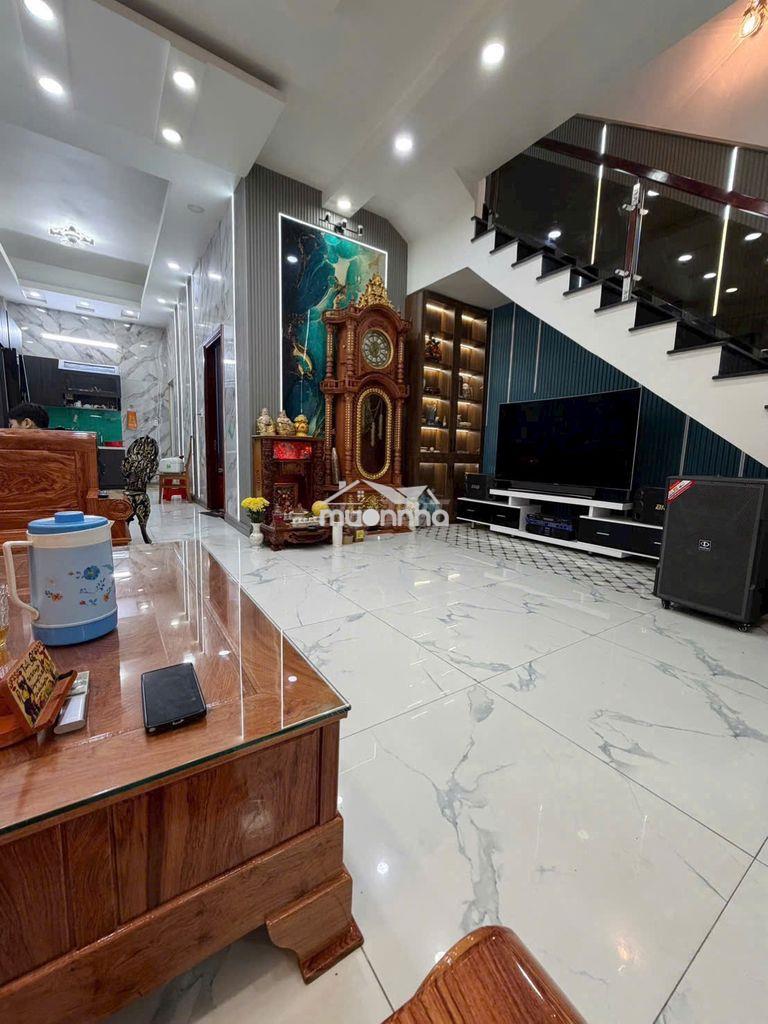 Nhà 3 lầu, ngang 6.6m đ nguyễn du, gần chợ dĩ an 1,.