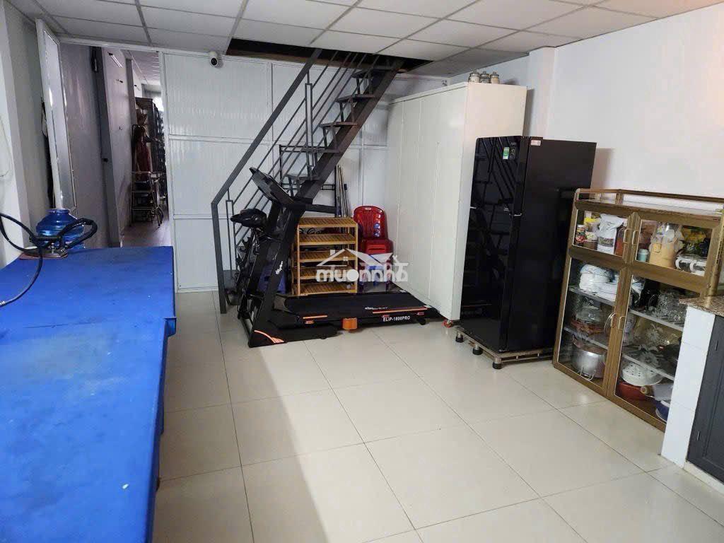 Cho thuê nhà đường thoại ngọc hầu gẩn uỷ ban quận :4 x 22 m đúc lửng - 2