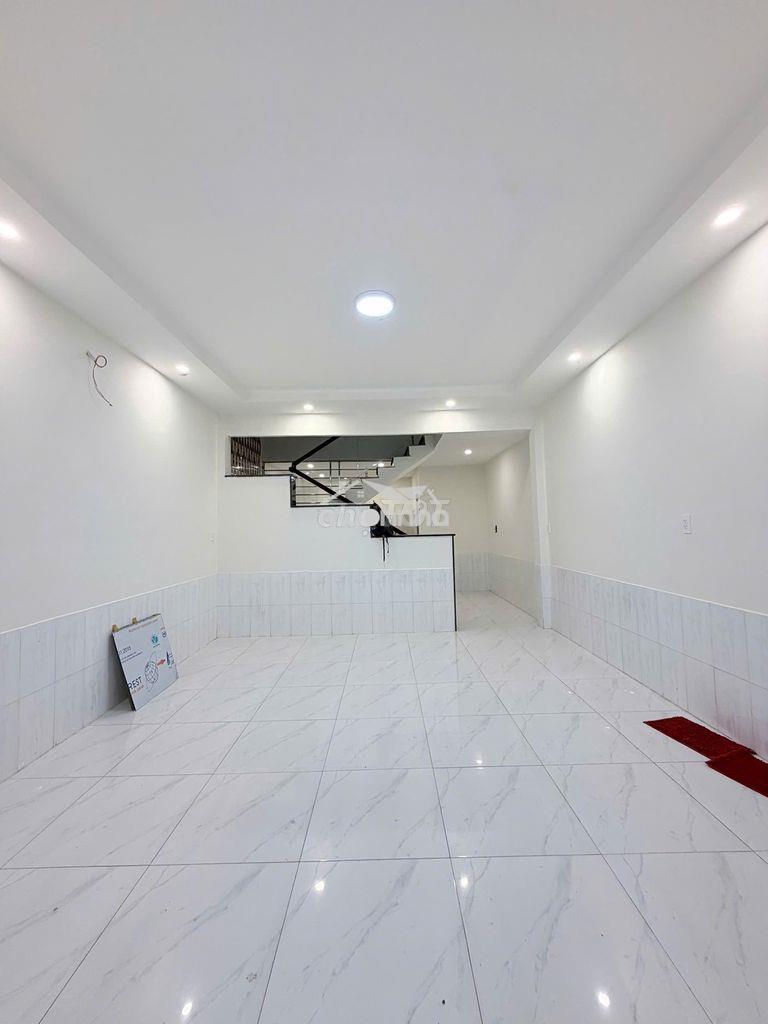 Nhà mới 2 tầng, ngang 4.4 x 10m tám danh p4-q8