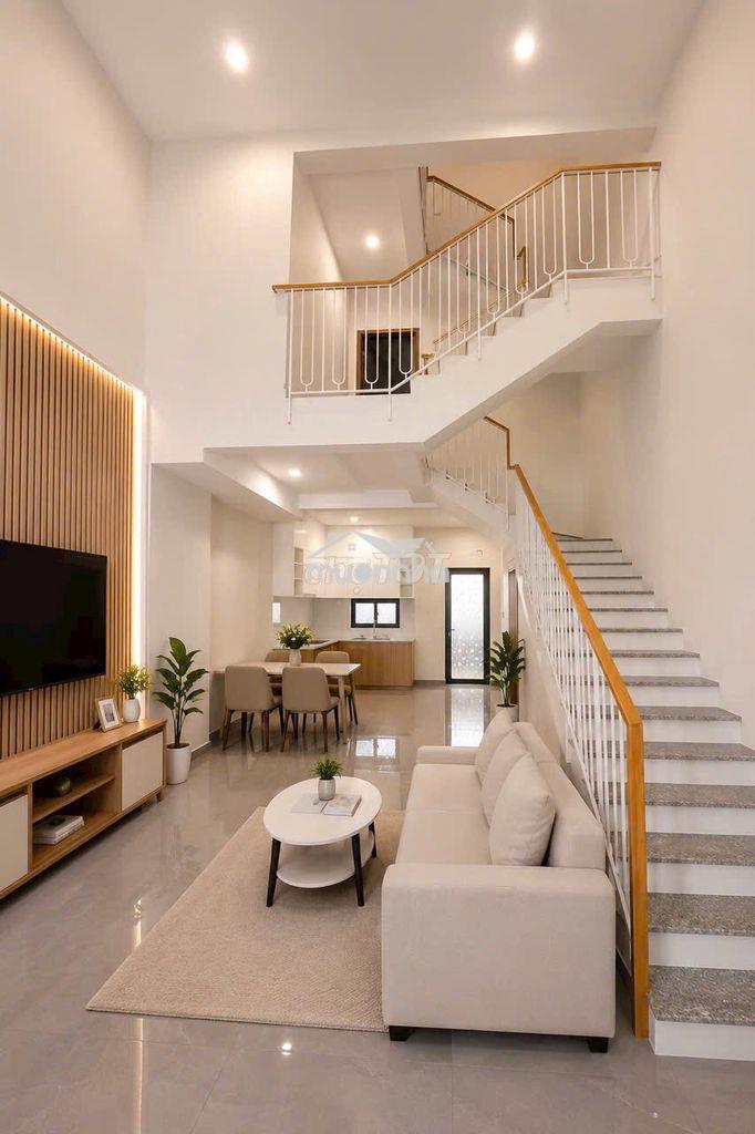 Hiếm: bán nhà phố 2 lầu – 3 pn, 3 wc – sổ hồng hoàn công