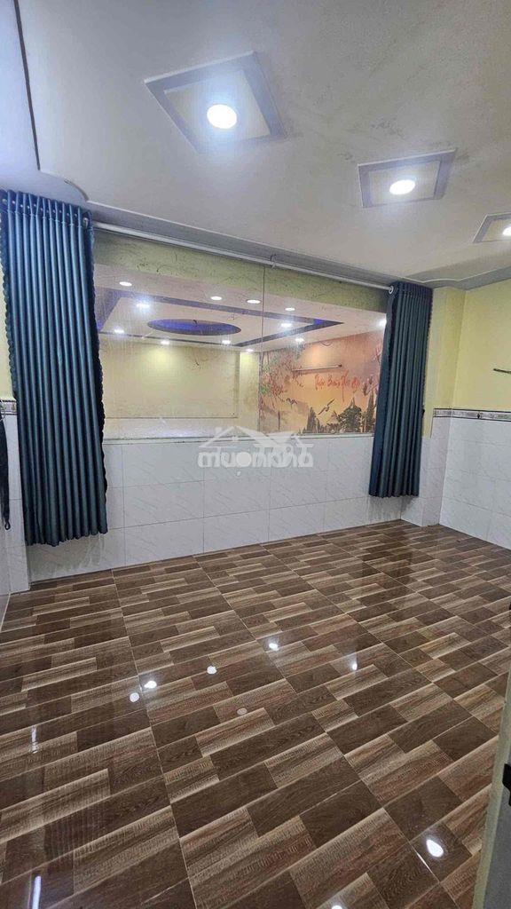 🏠 Cho thuê nhà 5tr/ tháng. dt: 4m x 10m lửng lầu 3pn 2wc. 👉 đường c - 4