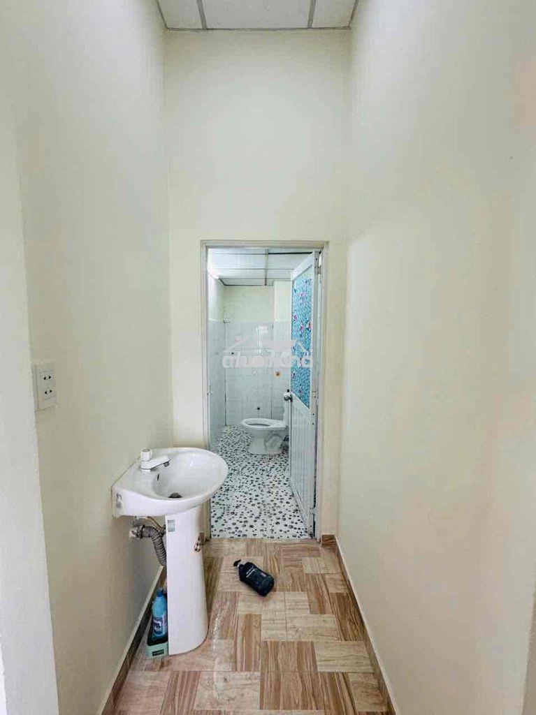 Nhà gần chợ cầu đồng. trệt lầu 2pn 2wc. đường thông - 4