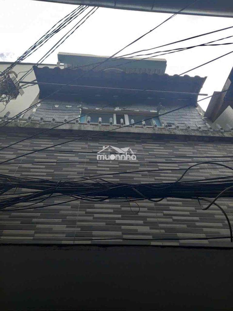 Nhà cần bán đường tôn đản f8q4