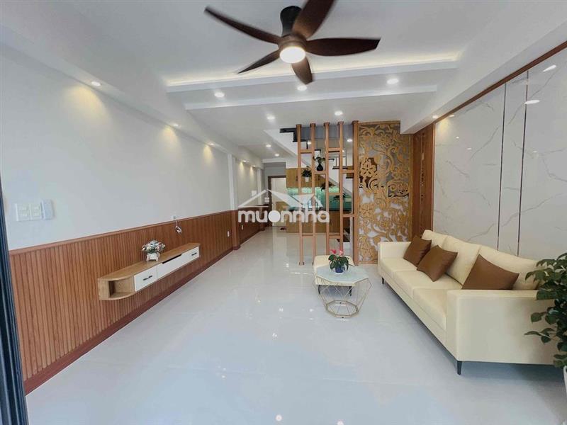 Nhà bán full nội thất sát phạm văn đồng