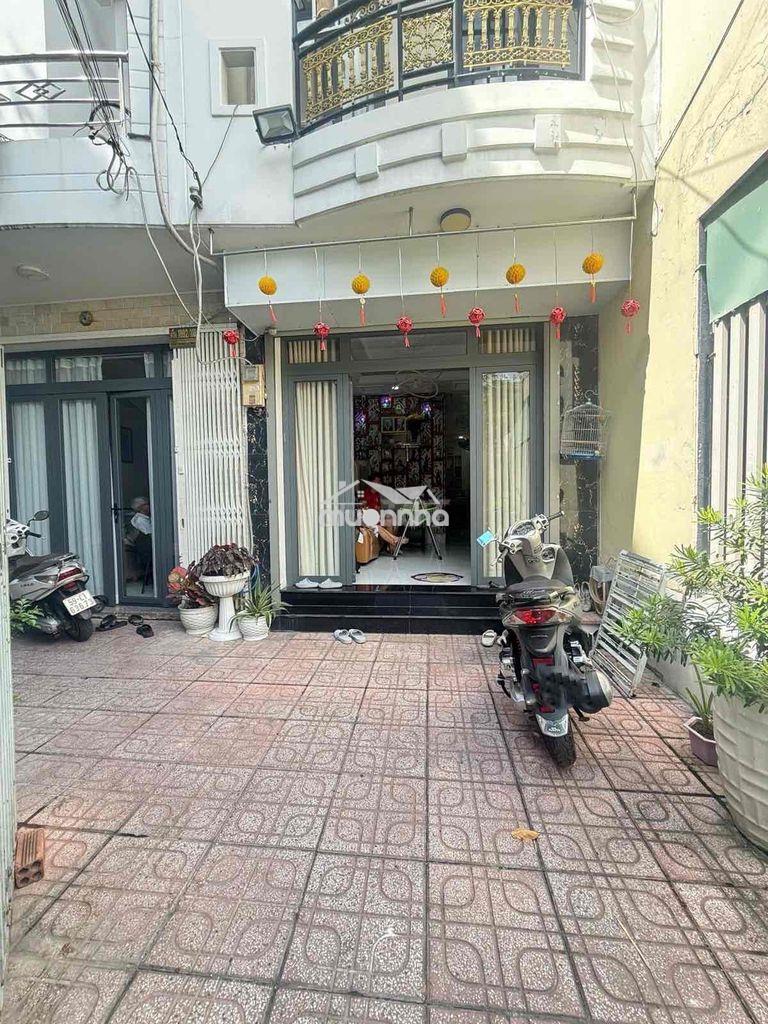 🔥 4.95 tỷ – nhà 3 tầng 4pn, sân rộng – hẻm xe hơi nhỏ huỳnh tấn phát