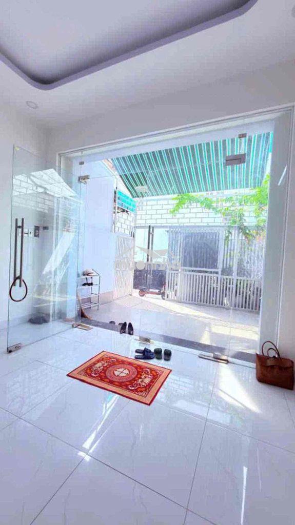 Bán nhà :trung tâm tân phú  3 tầng btct 4.1m x 22m  4pn 4wc  đường xe - 4