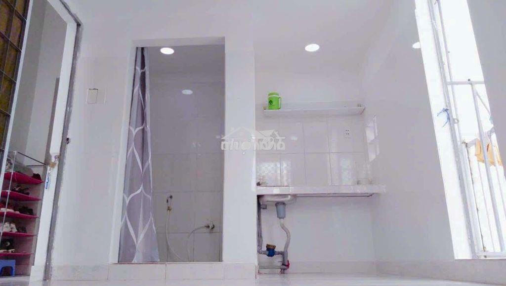 Phòg lầu1,khôg gian riêg tư,ban côg riêg,gác rộg,máylạnh,gầnchợphúlâm  - 3