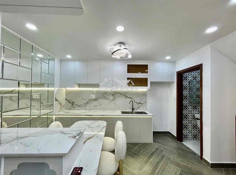 Bán gấp nhà:6x5,5,1lầu,2pn,2wc hẻm 39,lưu trọng lư,tân thuận,hcm city