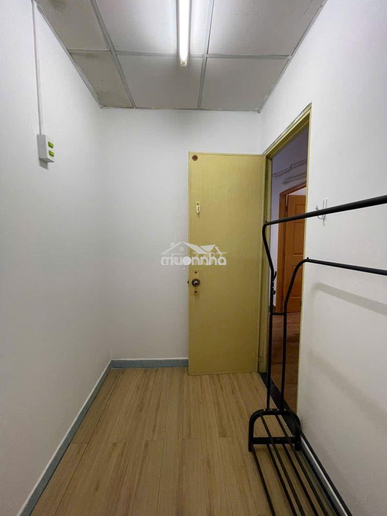 Cho thuê phòng nhỏ, có máy lạnh trong chung cư 203 nguyễn trãi-q1