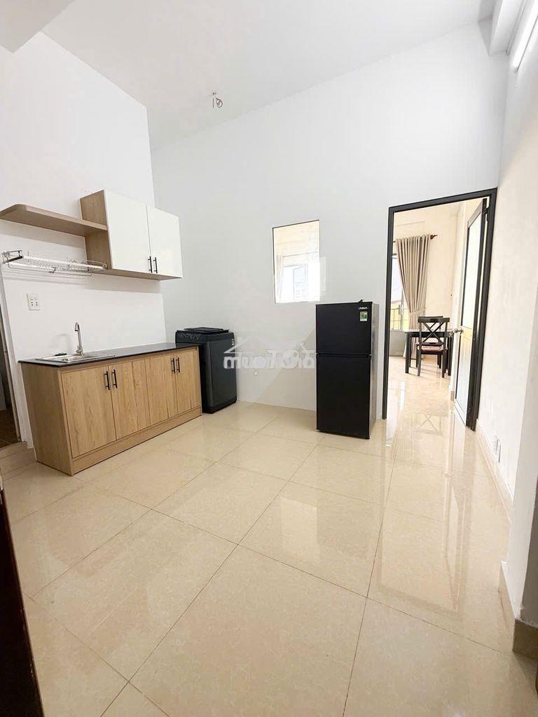 Phòng ban công 45m tách bếp.trường chinh ngay bảy hiền.