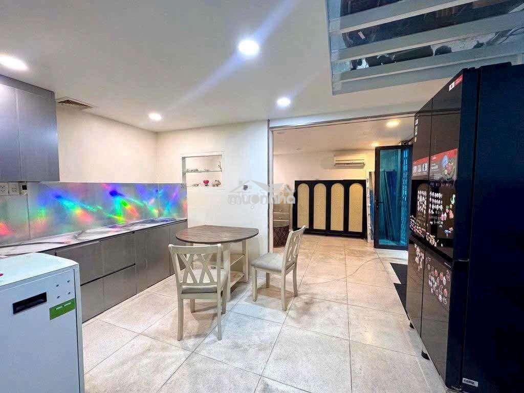 🏠🏠 Cho thuê nhà bến vân đồn, p.2, q.4
💢 dt 8m ❌ 5m, kết - 2