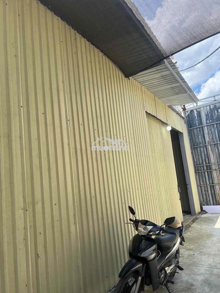 Kho xửởng 300m giá 15 triệu - 2