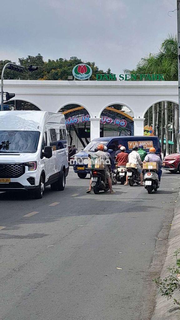 Hòa bình quận 11 kế bên đầm sen  khu vực hiếm nhà bán *** 1 căn