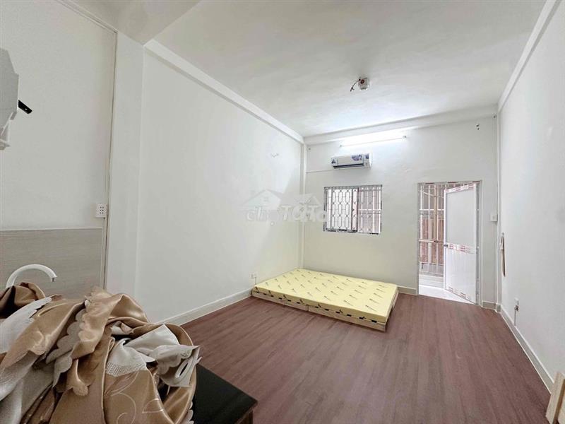 Studio full nt 30m2 | ban công | gần ueh q10 cách 1km | 3 phút đi xe
