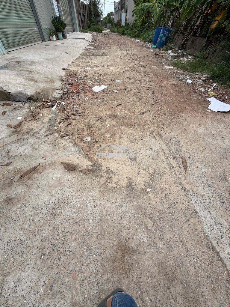 Cho thuê kho 22tr/th dt:10x35 ( có văn phòng , điện 3fa) trần kho cao - 3