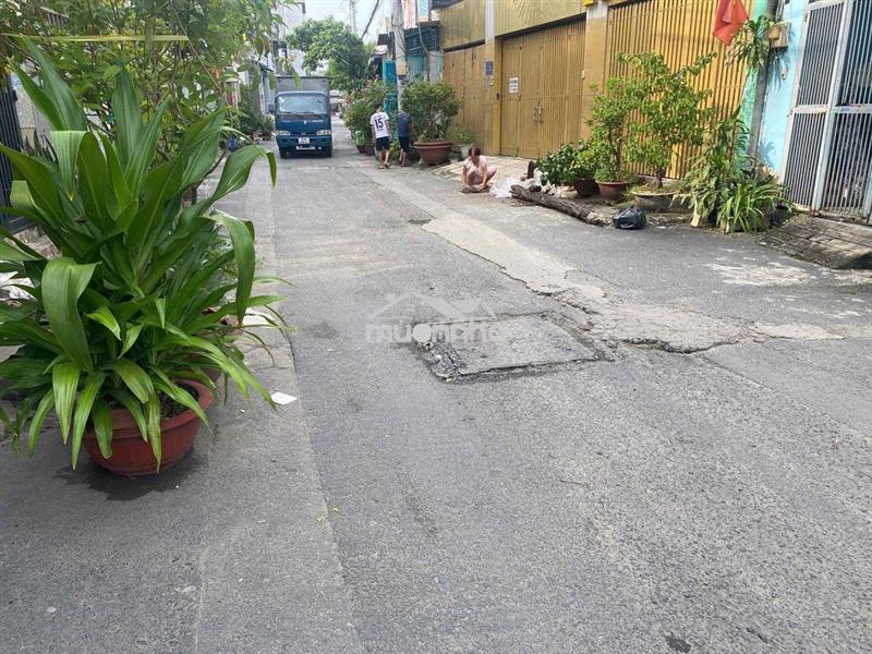 Lk 5-6 bán nhà 3 tấm rưỡi đường 2 xe tải sát chợ, trường học