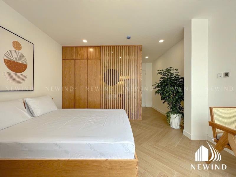Cho thuê studio full nội thất gỗ, cửa sổ lớn giá tốt