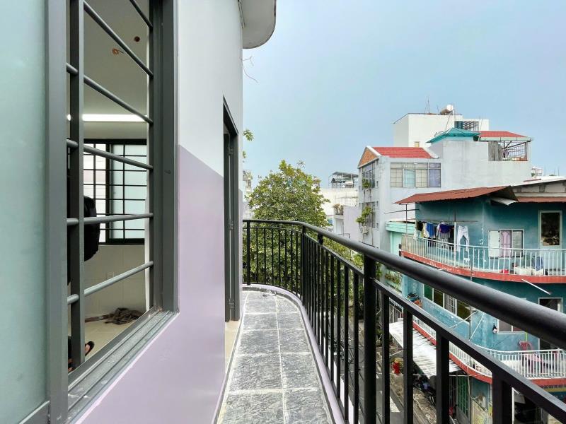 Gác - ban công- mới tinh- ở được 4 người, 