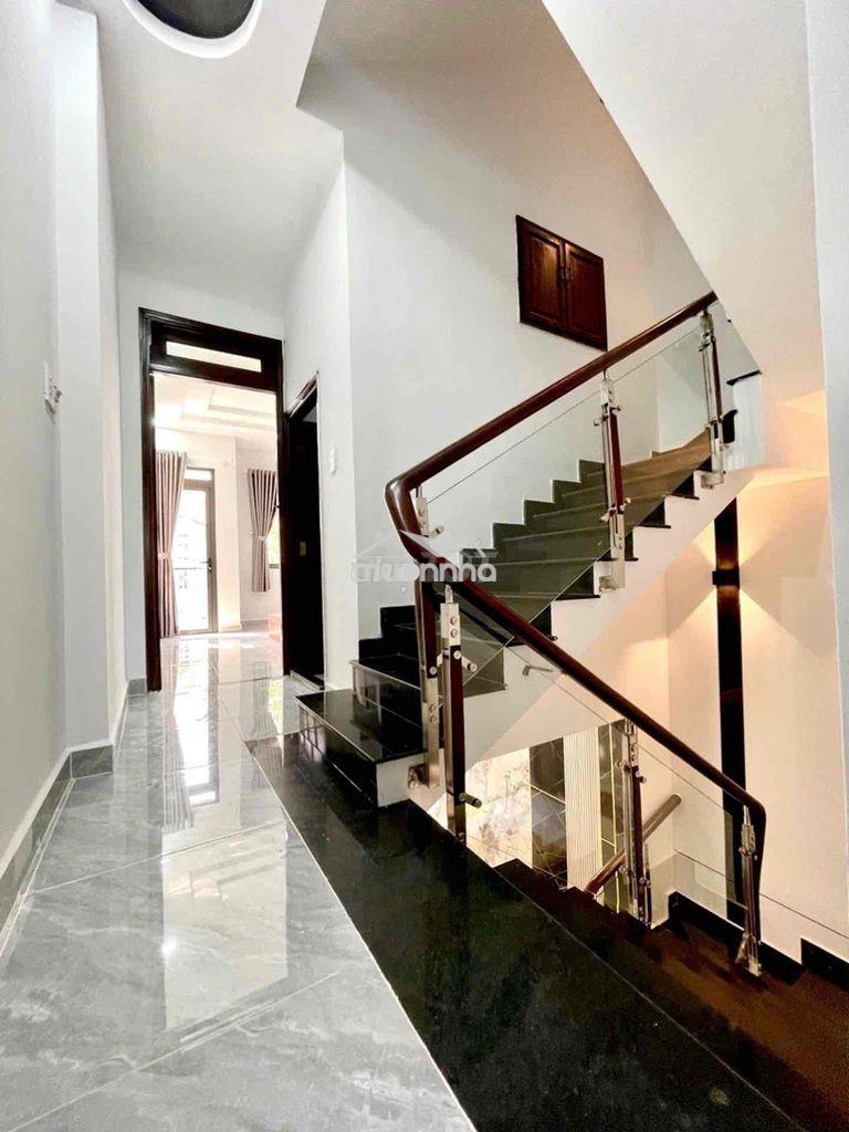 Quận 7 - 4 tầng mới - xe hơi vào nhà - ngay hoàng quốc việt - hơn 7tỷ - 4